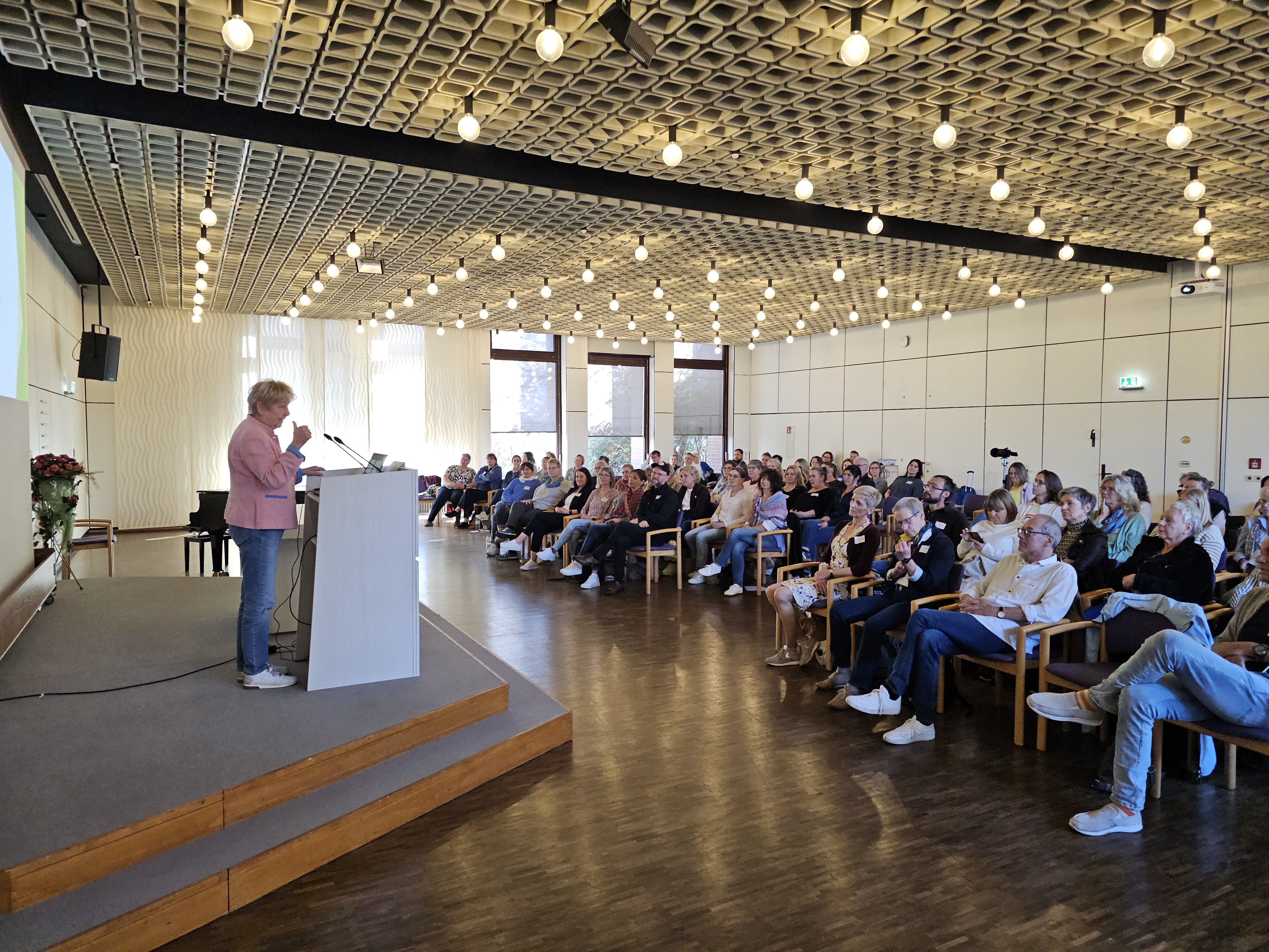 Blick in den Saal bei der Jubiläumstagung 30 Jahre BIKA Bobath Initiative für Kranken- und Altenpflege e.V. in der Albertinen Akademie