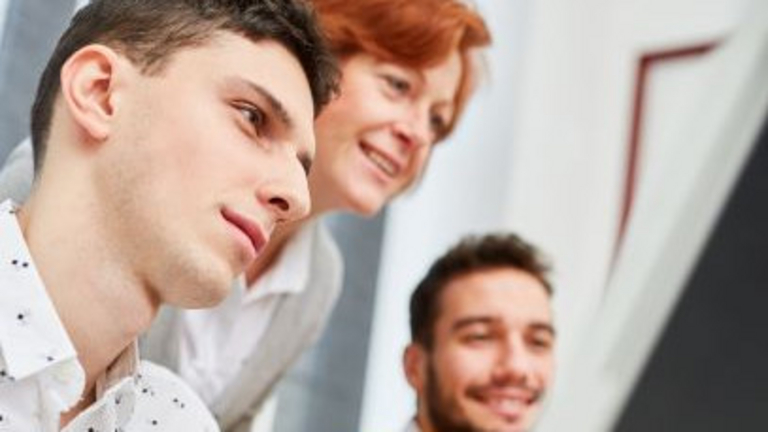 Kompaktes Online-Format „45 min“ für einen schnellen, praxisnahen Einstieg in ausgewählte Fachthemen.