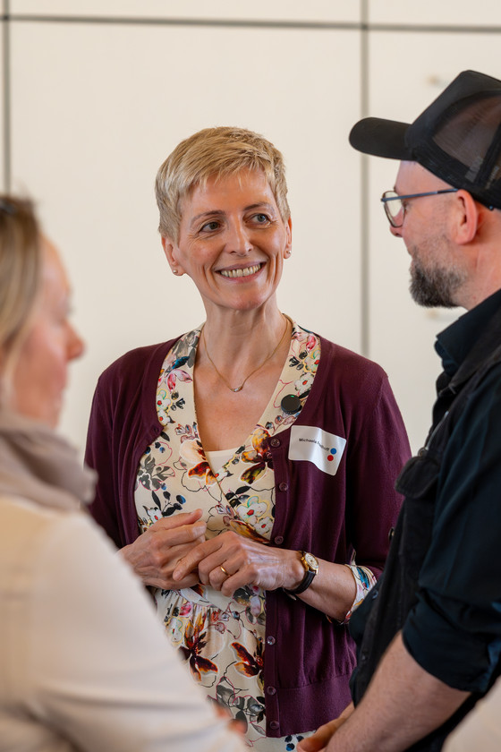 Teilnehmende im Gespräch bei der Jubiläumstagung 30 Jahre BIKA Bobath Initiative für Kranken- und Altenpflege e.V. in der Albertinen Akademie