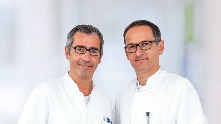 Portrait Verantwortliche Ärzte im Kompetenzfeld Neurologie im Ev. Amalie Sieveking Krankenhaus, Dres. Wellach Becker Portrait Verantwortliche Ärzte im Kompetenzfeld Neurologie im Ev. Amalie Sieveking Krankenhaus, Dres. Wellach Becker