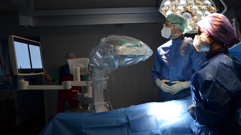 Neuer C-Bogen für höhere Patientensicherheit im OP C-Bogen im OP Einsatz