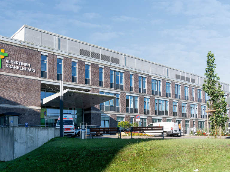 Blick auf das Albertinen Krankenhaus in Hamburg-Schnelsen